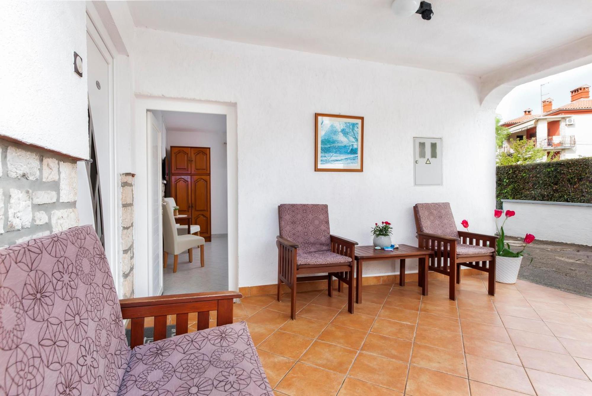 Apartments And Room Silvana Ровин Екстериор снимка