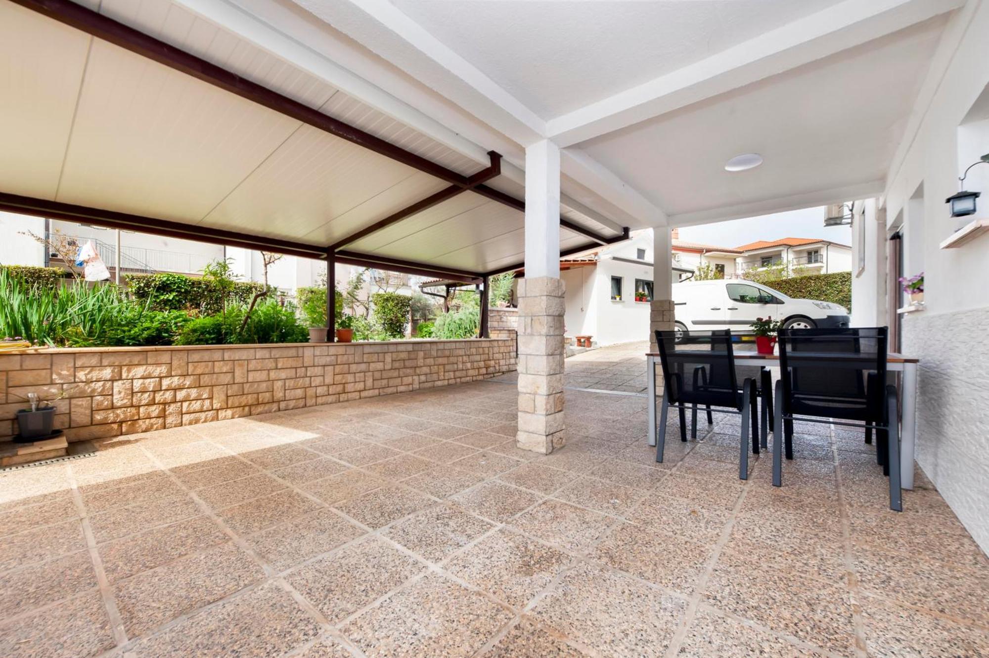 Apartments And Room Silvana Ровин Екстериор снимка