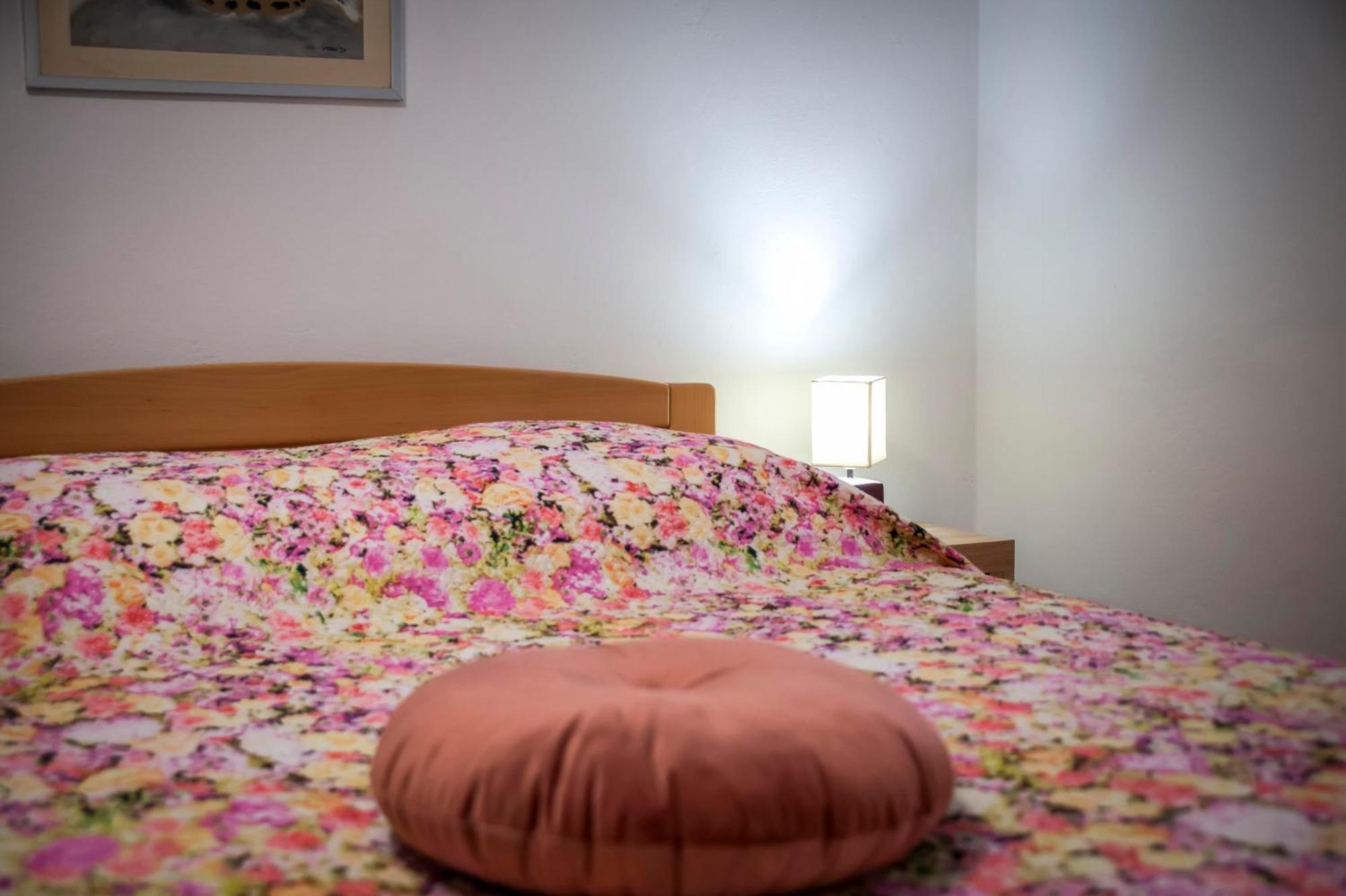 Apartments And Room Silvana Ровин Екстериор снимка