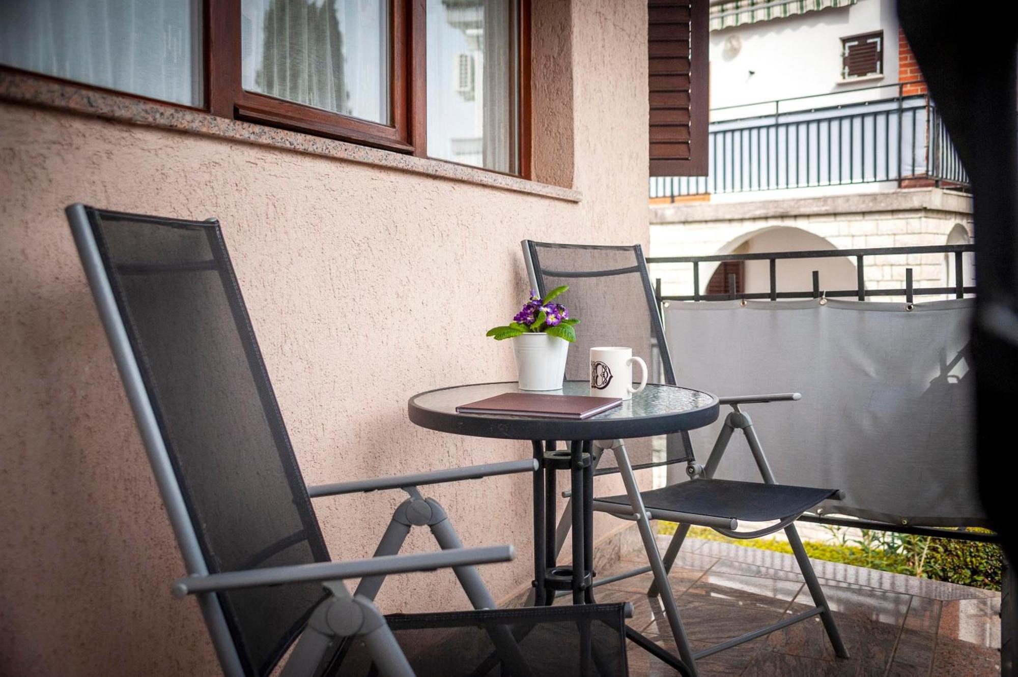 Apartments And Room Silvana Ровин Екстериор снимка