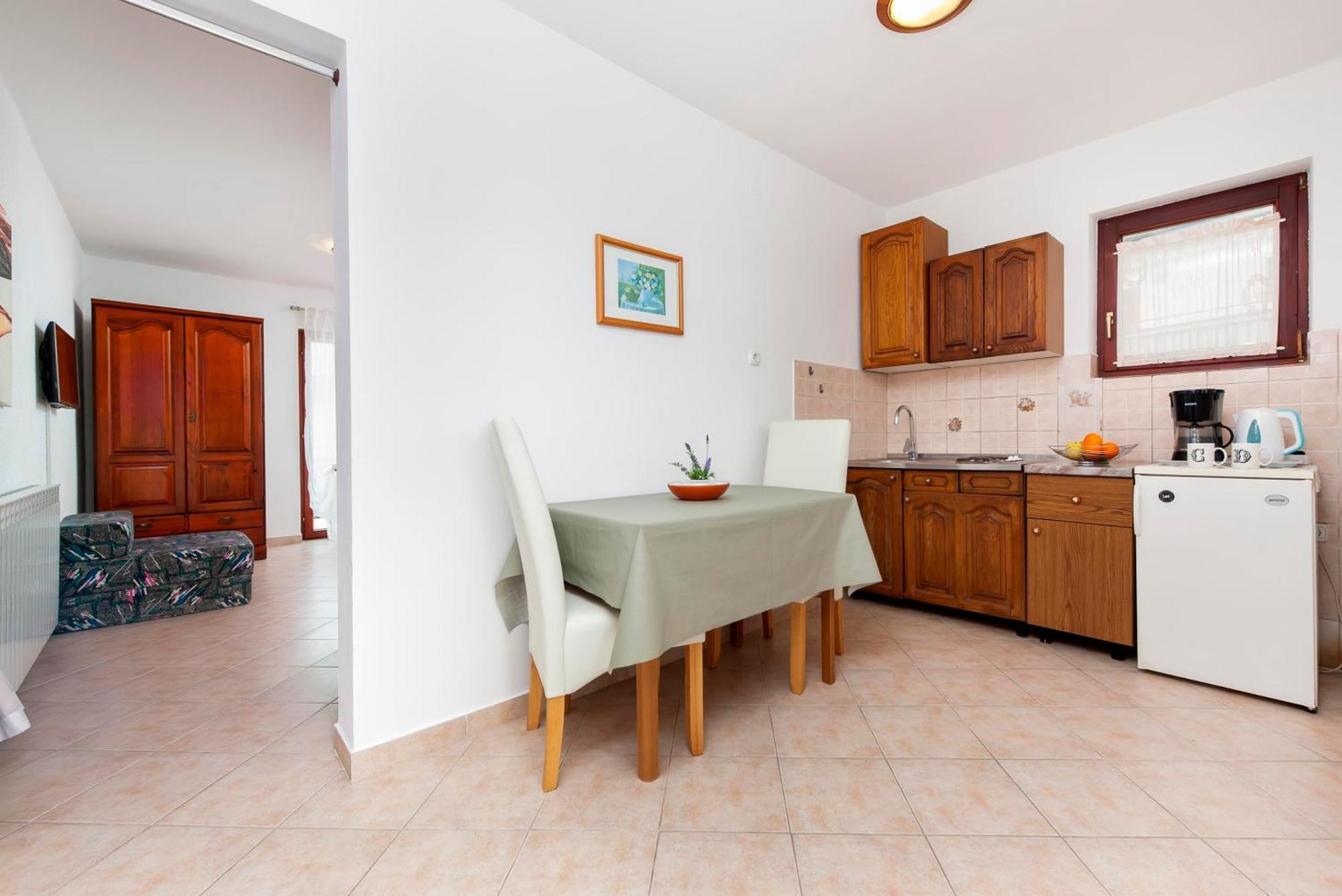 Apartments And Room Silvana Ровин Екстериор снимка